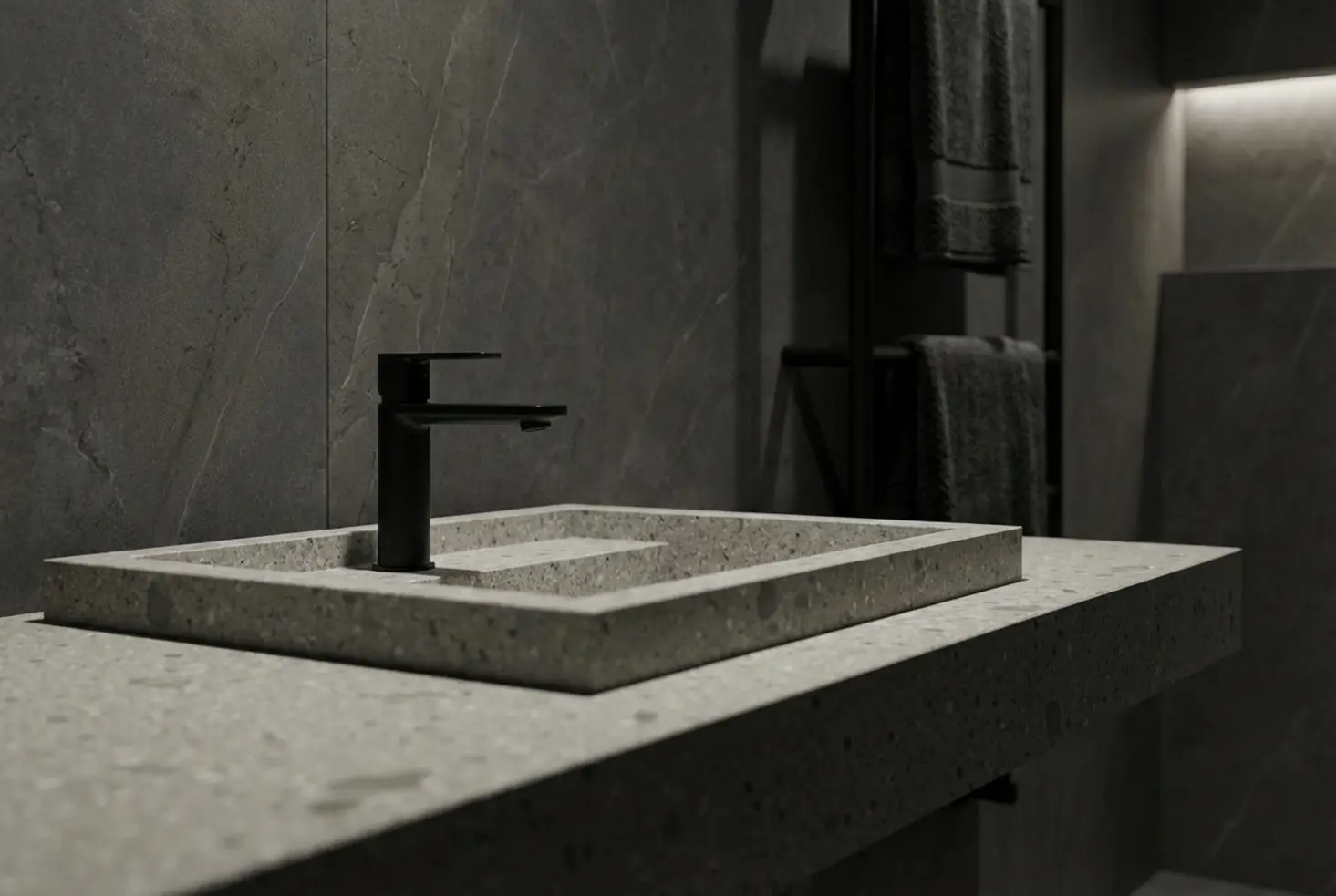 Ambiente de baño moderno con revestimiento de porcelánico oscuro y estilo industrial