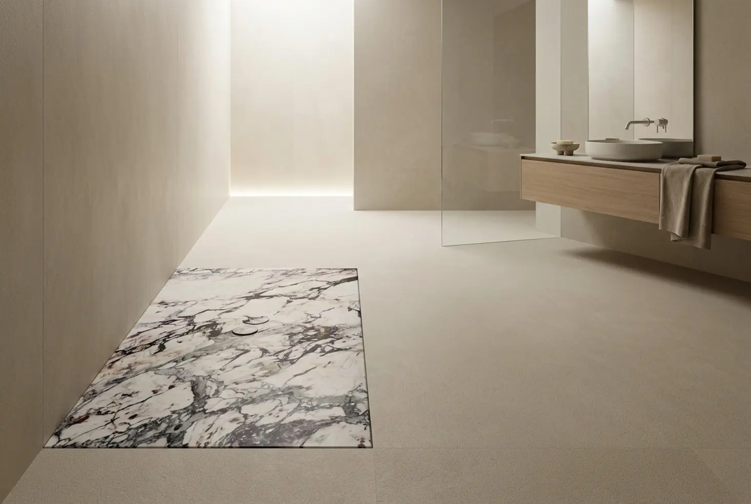Mampara de baño de cristal fija en ducha minimalista con suelo de mármol